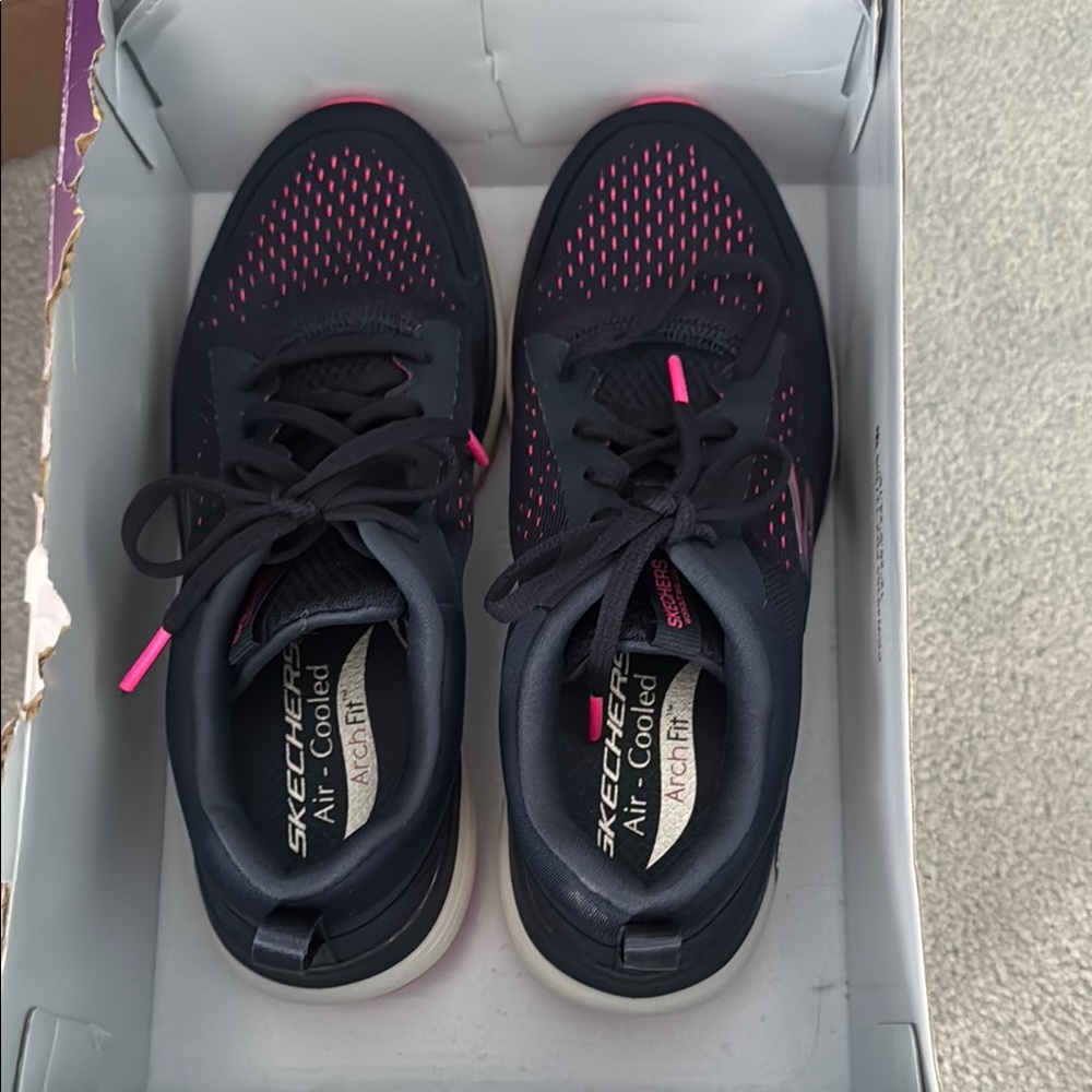 Skechers Women's Dark Blue and Hot Pink Sneakers NWT